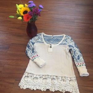 FREE PEOPLE🥰 “We the free “sweater with Lace hem